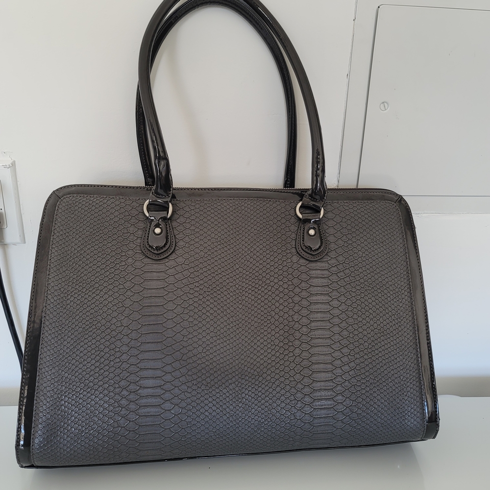 Elegant Gray Handbag